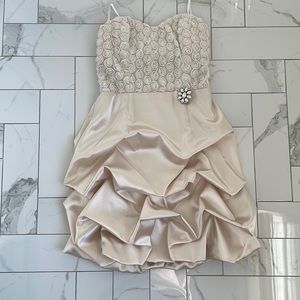 Elegant strapless dress